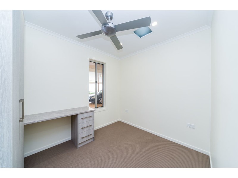 8 Dromana Crescent, Helensvale QLD 4212