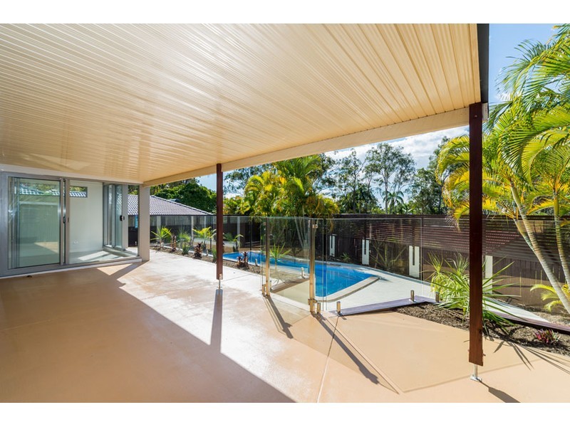 8 Dromana Crescent, Helensvale QLD 4212