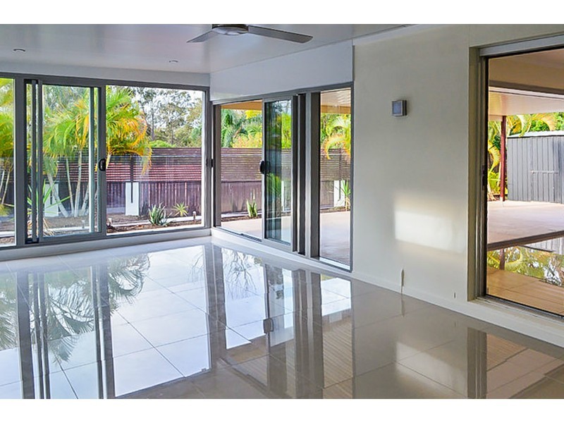 8 Dromana Crescent, Helensvale QLD 4212