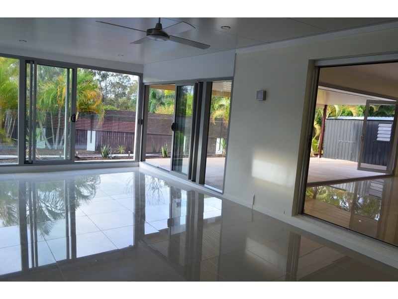 8 Dromana Crescent, Helensvale QLD 4212
