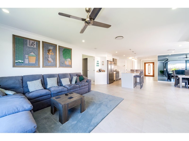 12 Abby Circuit, Maudsland QLD 4210