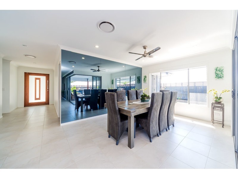 12 Abby Circuit, Maudsland QLD 4210