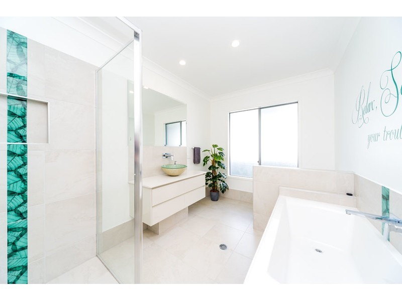 12 Abby Circuit, Maudsland QLD 4210