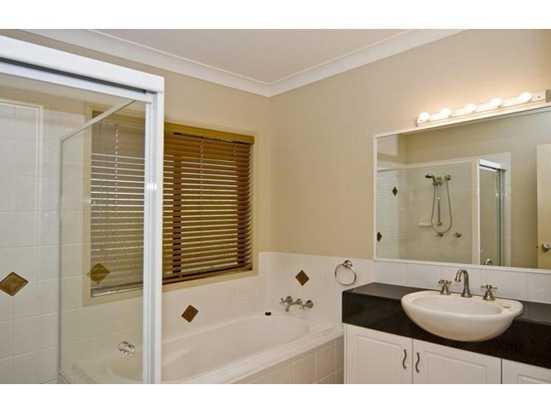 5 Brittany Drive, Oxenford QLD 4210