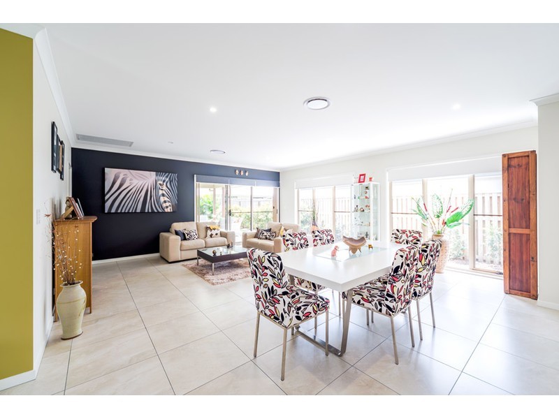 133 Riverstone Crossing, Maudsland QLD 4210