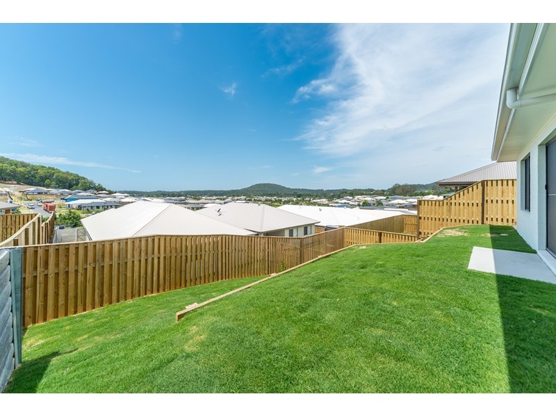 33 Greenvale Crescent, Maudsland QLD 4210