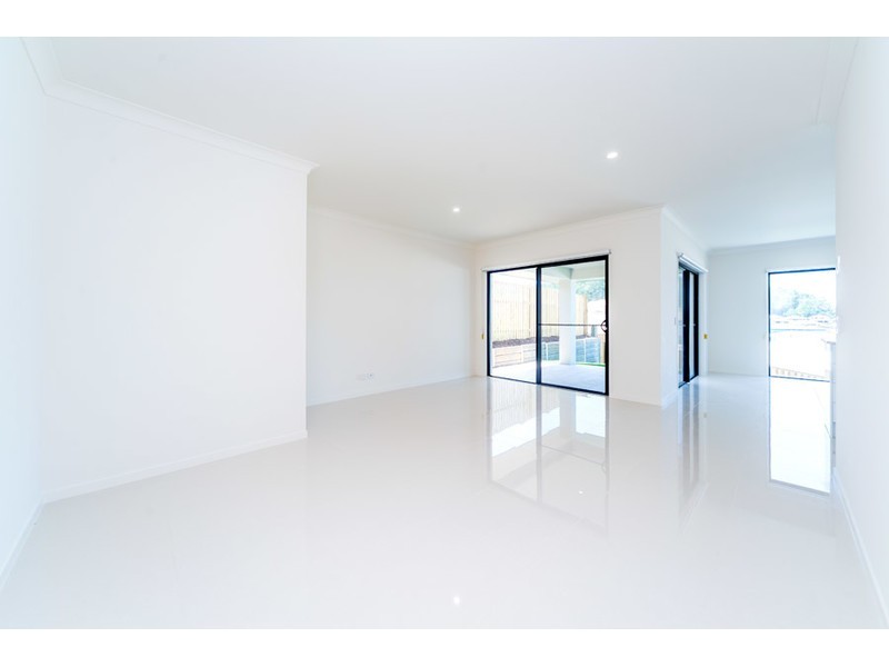 33 Greenvale Crescent, Maudsland QLD 4210