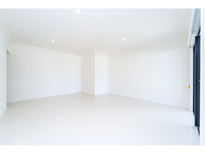 33 Greenvale Crescent, Maudsland QLD 4210