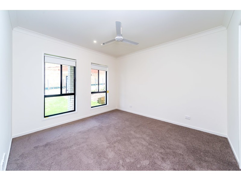 33 Greenvale Crescent, Maudsland QLD 4210