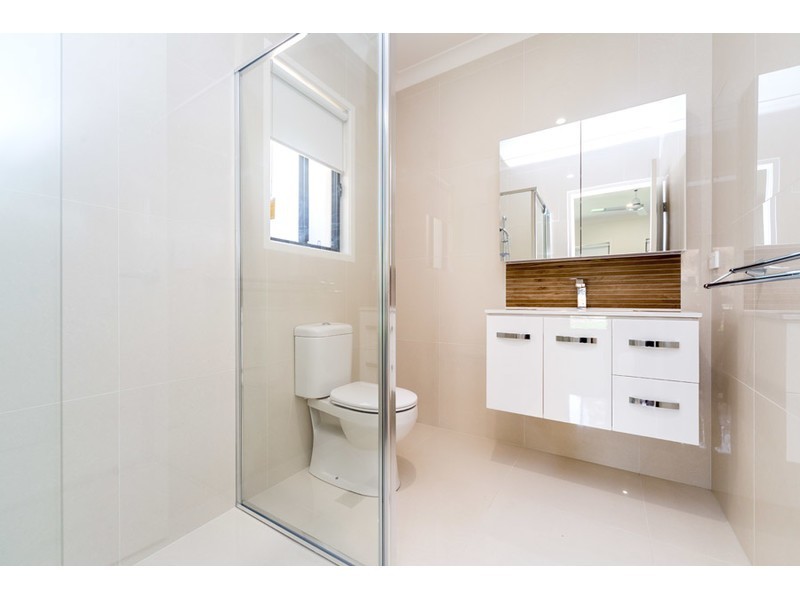 33 Greenvale Crescent, Maudsland QLD 4210