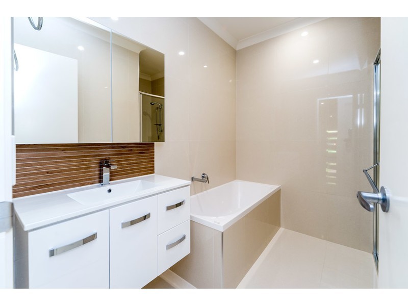 33 Greenvale Crescent, Maudsland QLD 4210