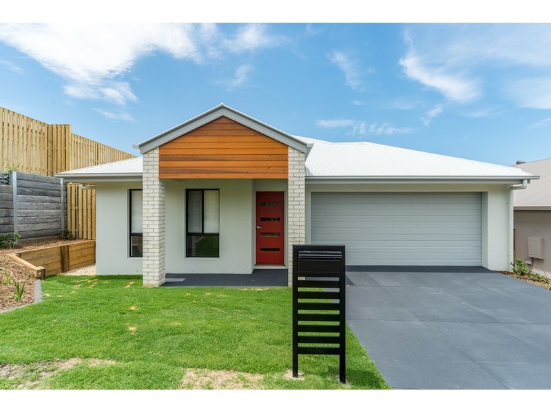 33 Greenvale Crescent, Maudsland QLD 4210