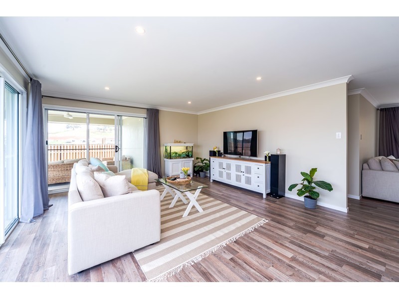 32 Hillstone Crescent, Maudsland QLD 4210