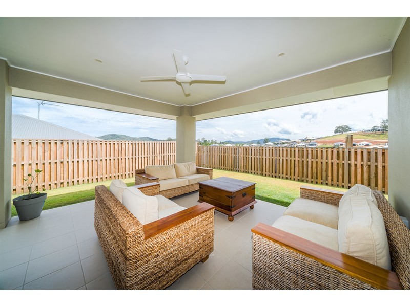 32 Hillstone Crescent, Maudsland QLD 4210