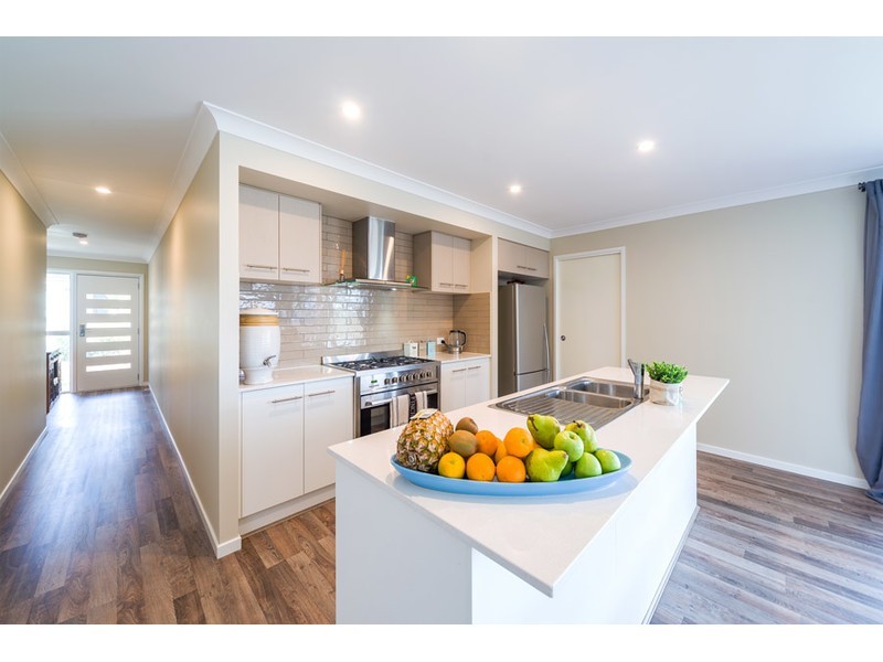 32 Hillstone Crescent, Maudsland QLD 4210