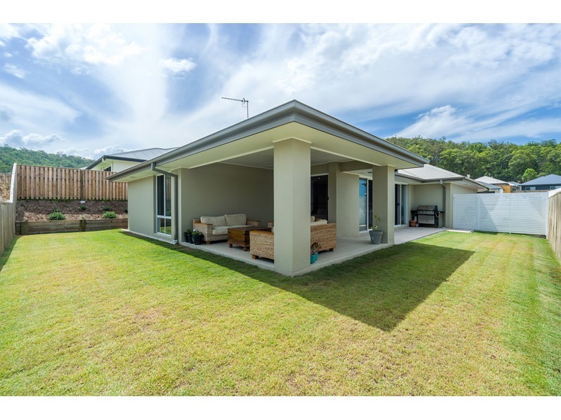 32 Hillstone Crescent, Maudsland QLD 4210