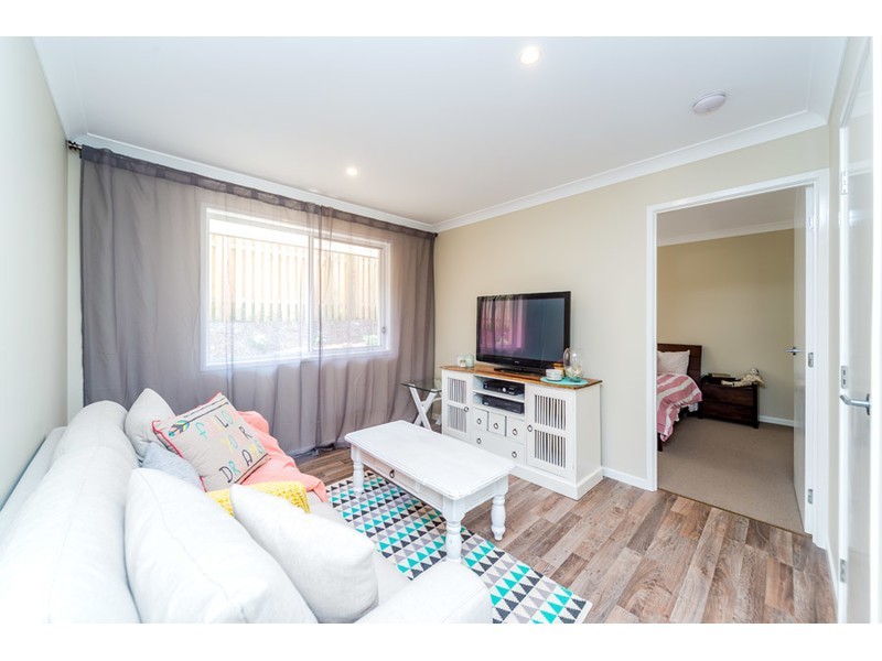 32 Hillstone Crescent, Maudsland QLD 4210