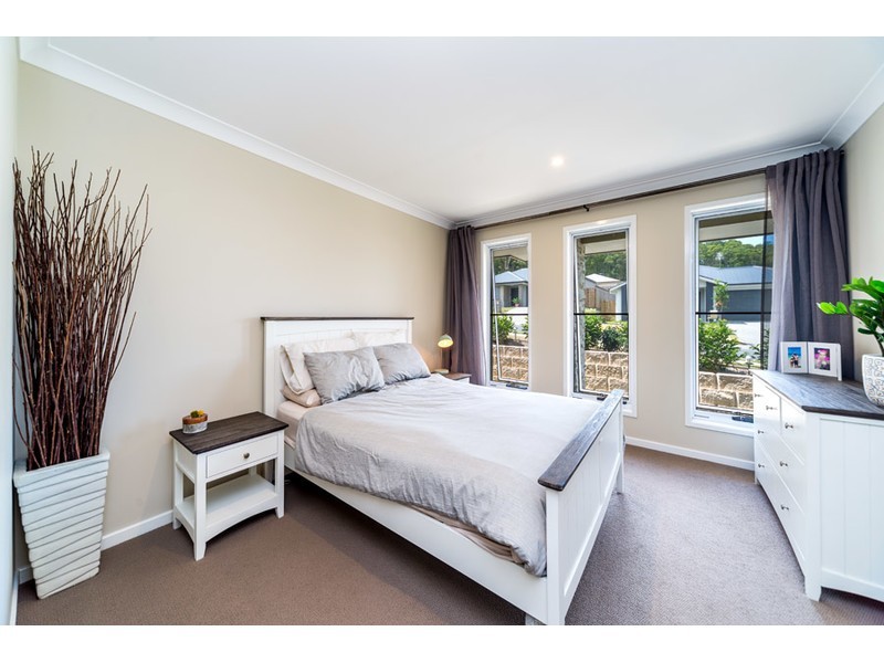 32 Hillstone Crescent, Maudsland QLD 4210