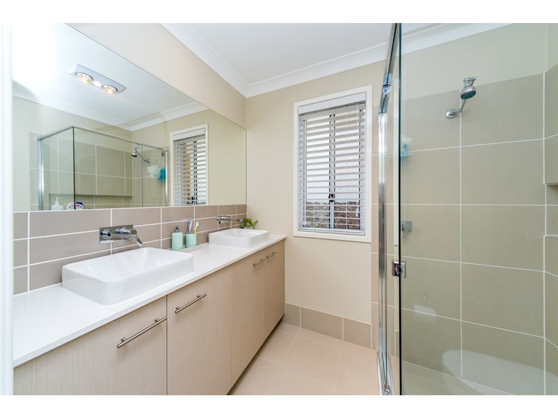 32 Hillstone Crescent, Maudsland QLD 4210