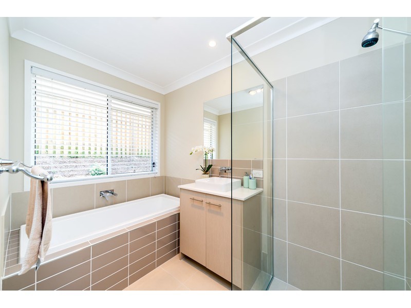 32 Hillstone Crescent, Maudsland QLD 4210