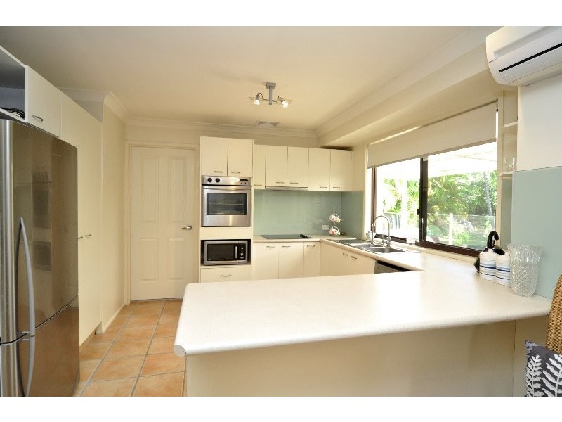 9 Atherton Court, Helensvale QLD 4212