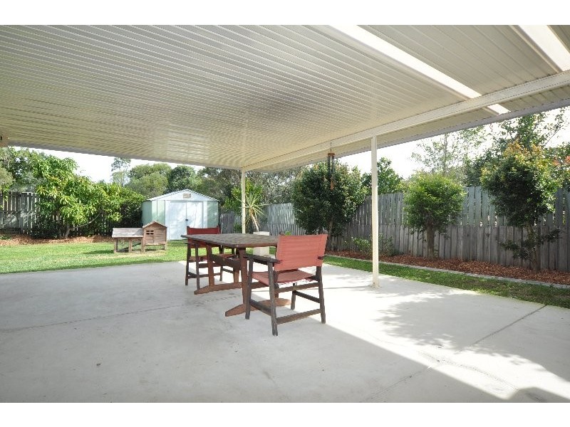 8 Pinemount Crescent, Oxenford QLD 4210