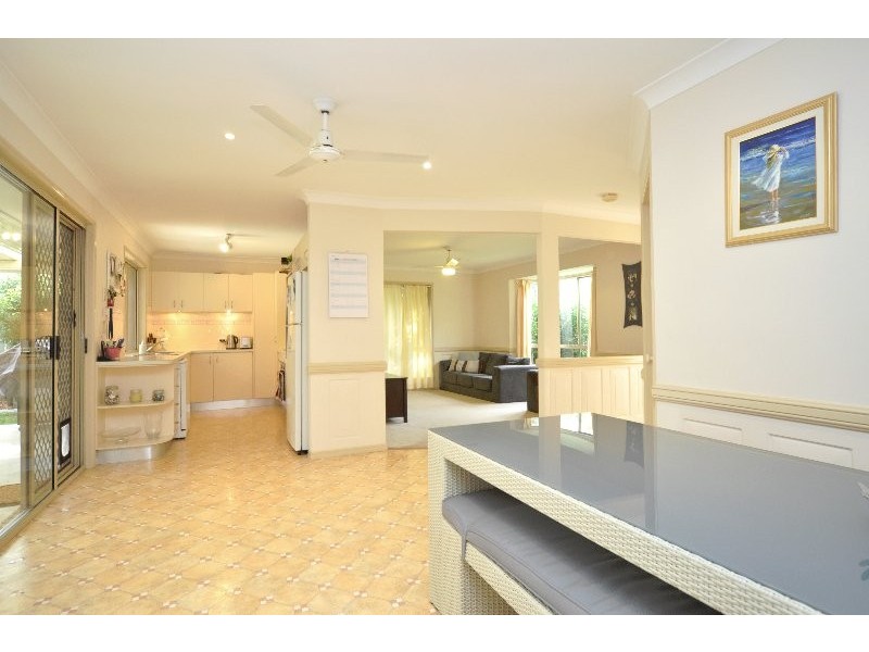 8 Pinemount Crescent, Oxenford QLD 4210