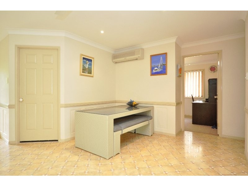 8 Pinemount Crescent, Oxenford QLD 4210