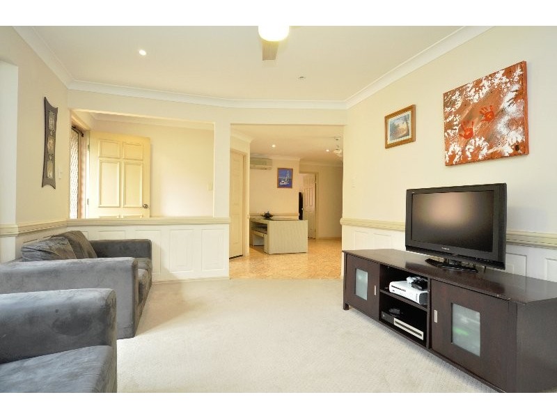 8 Pinemount Crescent, Oxenford QLD 4210