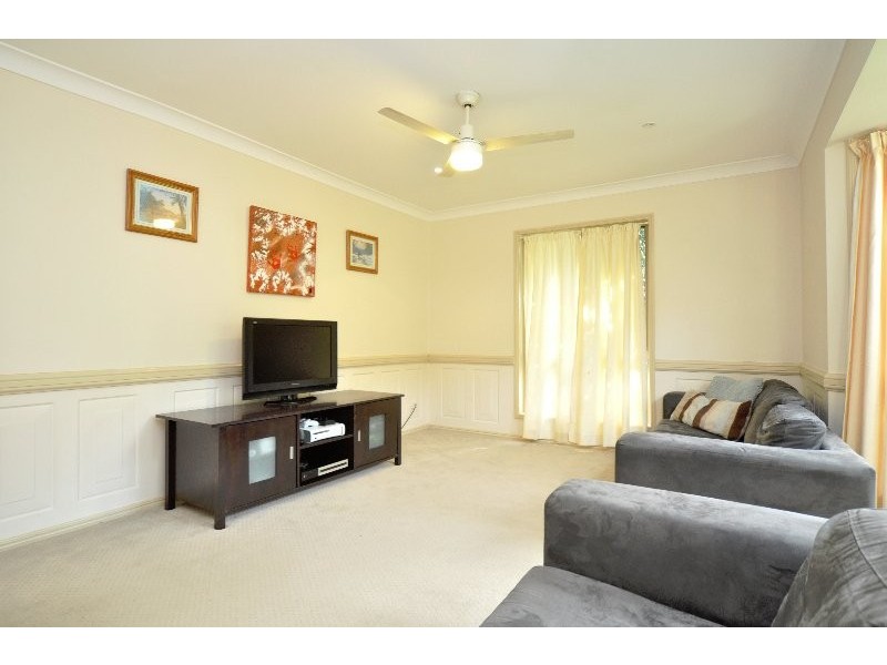 8 Pinemount Crescent, Oxenford QLD 4210