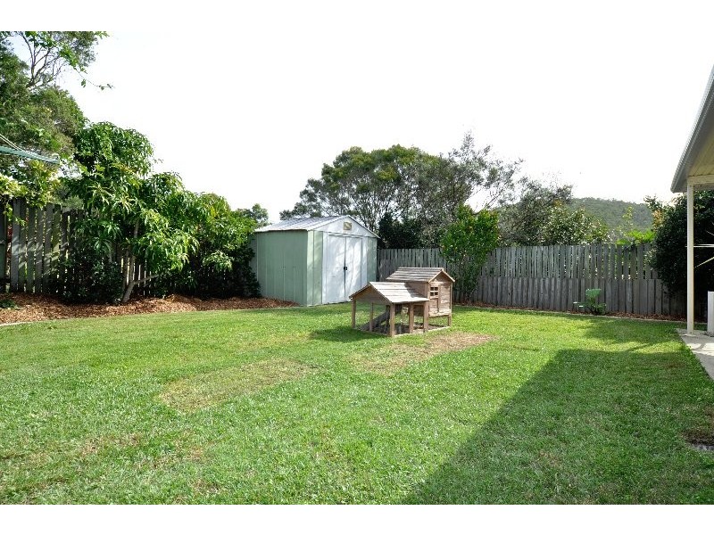 8 Pinemount Crescent, Oxenford QLD 4210