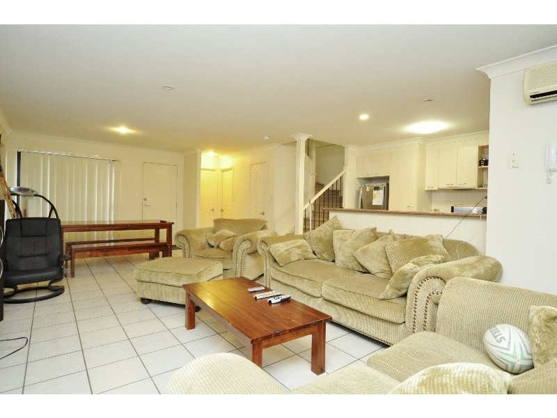 3/2 Tuition Street, Upper Coomera QLD 4209