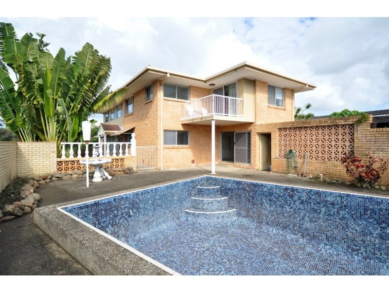 122 Monaco Street, Broadbeach Waters QLD 4218