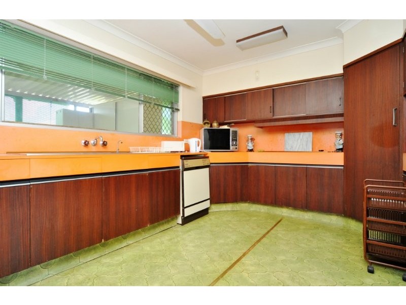 122 Monaco Street, Broadbeach Waters QLD 4218