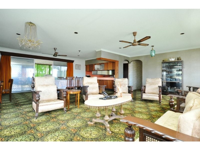 122 Monaco Street, Broadbeach Waters QLD 4218