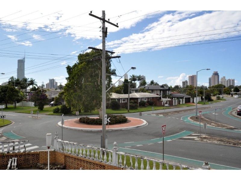 122 Monaco Street, Broadbeach Waters QLD 4218