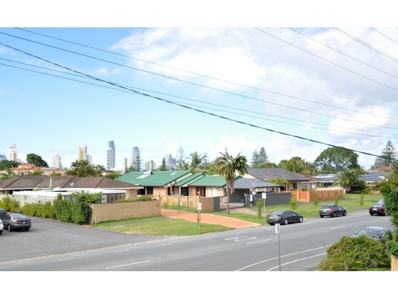 122 Monaco Street, Broadbeach Waters QLD 4218