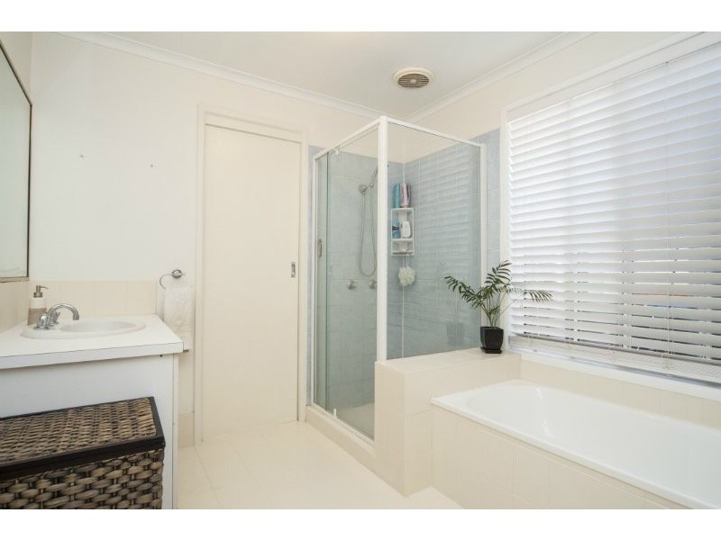 15 Burgundy Court, Highland Park QLD 4211