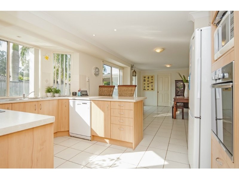 2 Barrs Avenue, Oxenford QLD 4210