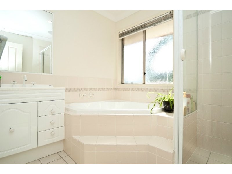 2 Barrs Avenue, Oxenford QLD 4210