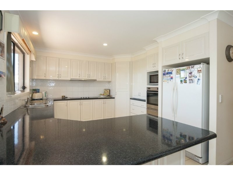 23 Manra Way, Pacific Pines QLD 4211