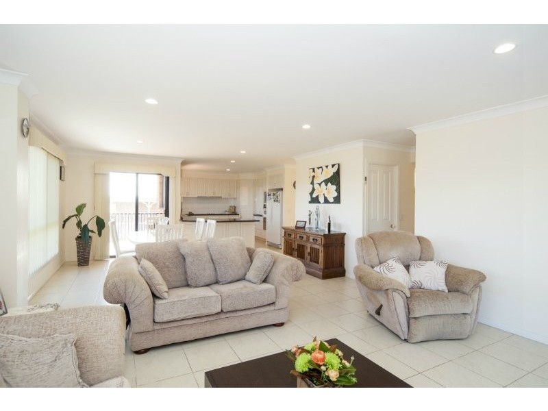23 Manra Way, Pacific Pines QLD 4211