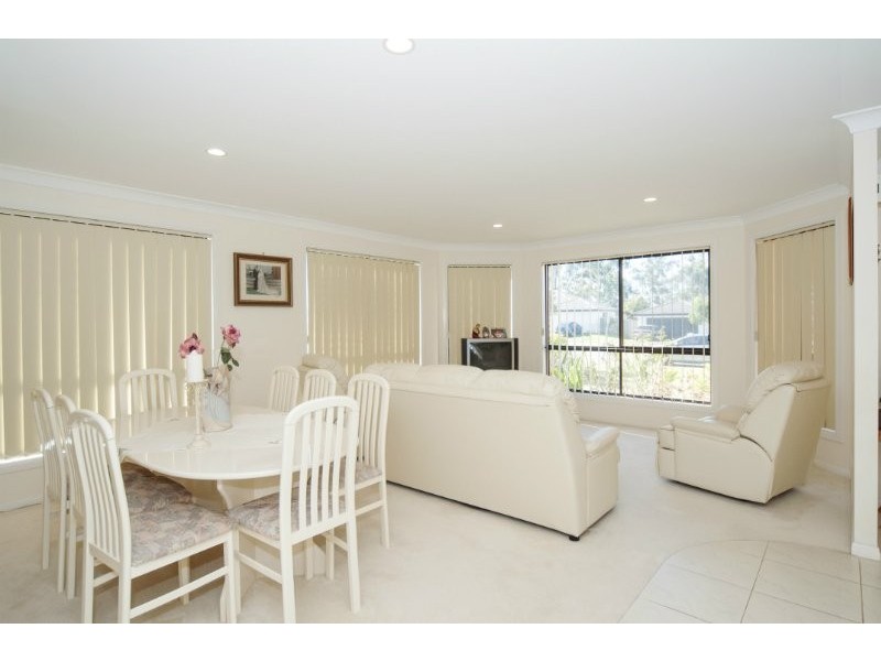 23 Manra Way, Pacific Pines QLD 4211