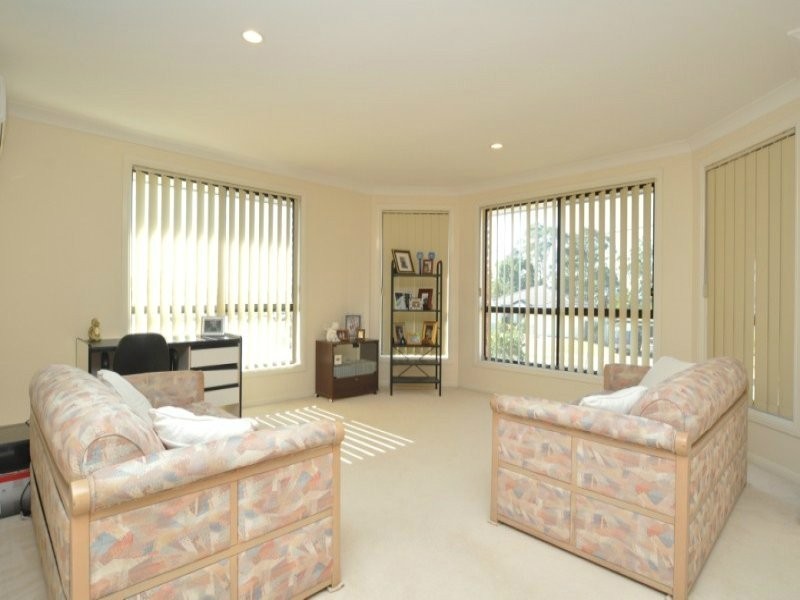 23 Manra Way, Pacific Pines QLD 4211