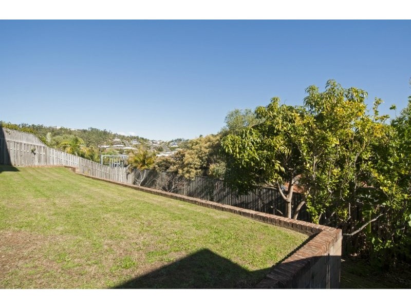 23 Manra Way, Pacific Pines QLD 4211