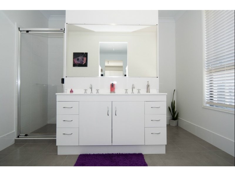 10 Treecreeper Crescent, Upper Coomera QLD 4209