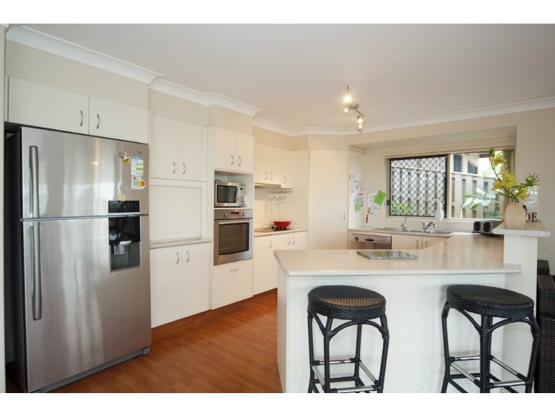 33 Midway Terrace, Pacific Pines QLD 4211