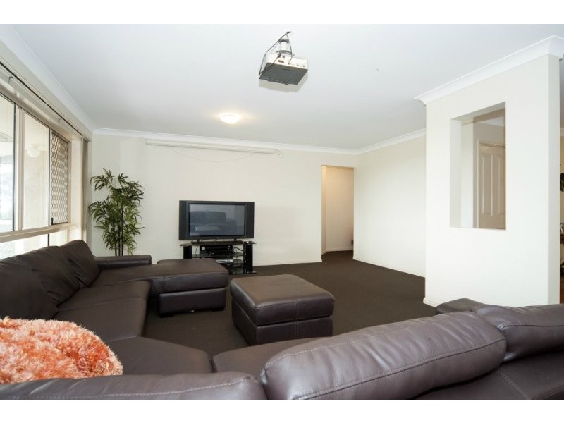 33 Midway Terrace, Pacific Pines QLD 4211
