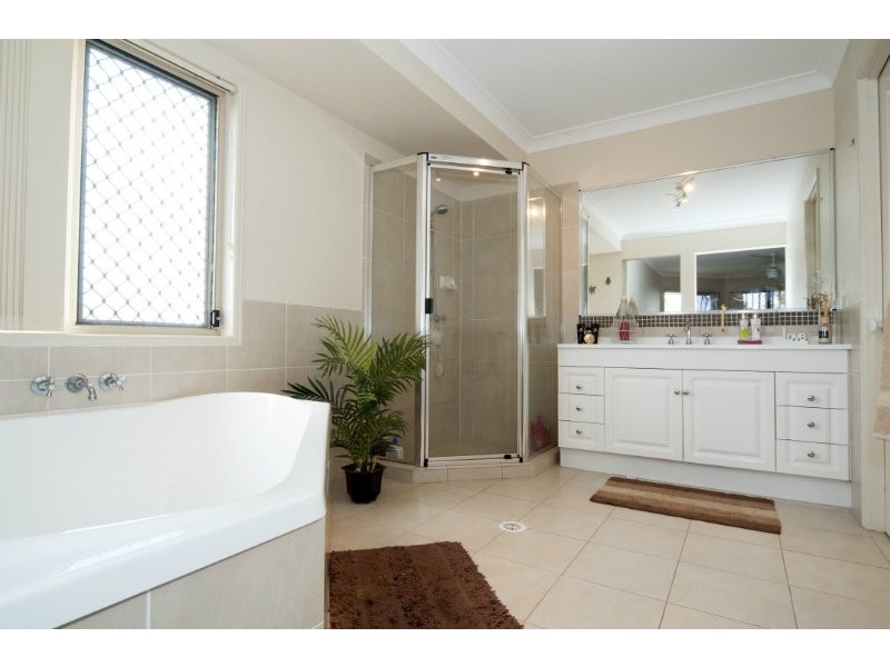 33 Midway Terrace, Pacific Pines QLD 4211