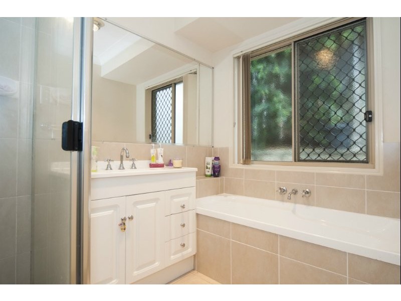 33 Midway Terrace, Pacific Pines QLD 4211